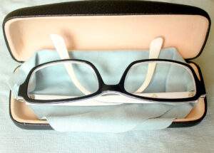Akinių priežiūra akiniu dezute vizija optika